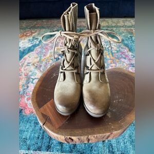 Sorel Women's Brown Lace-Up Heeled Boots